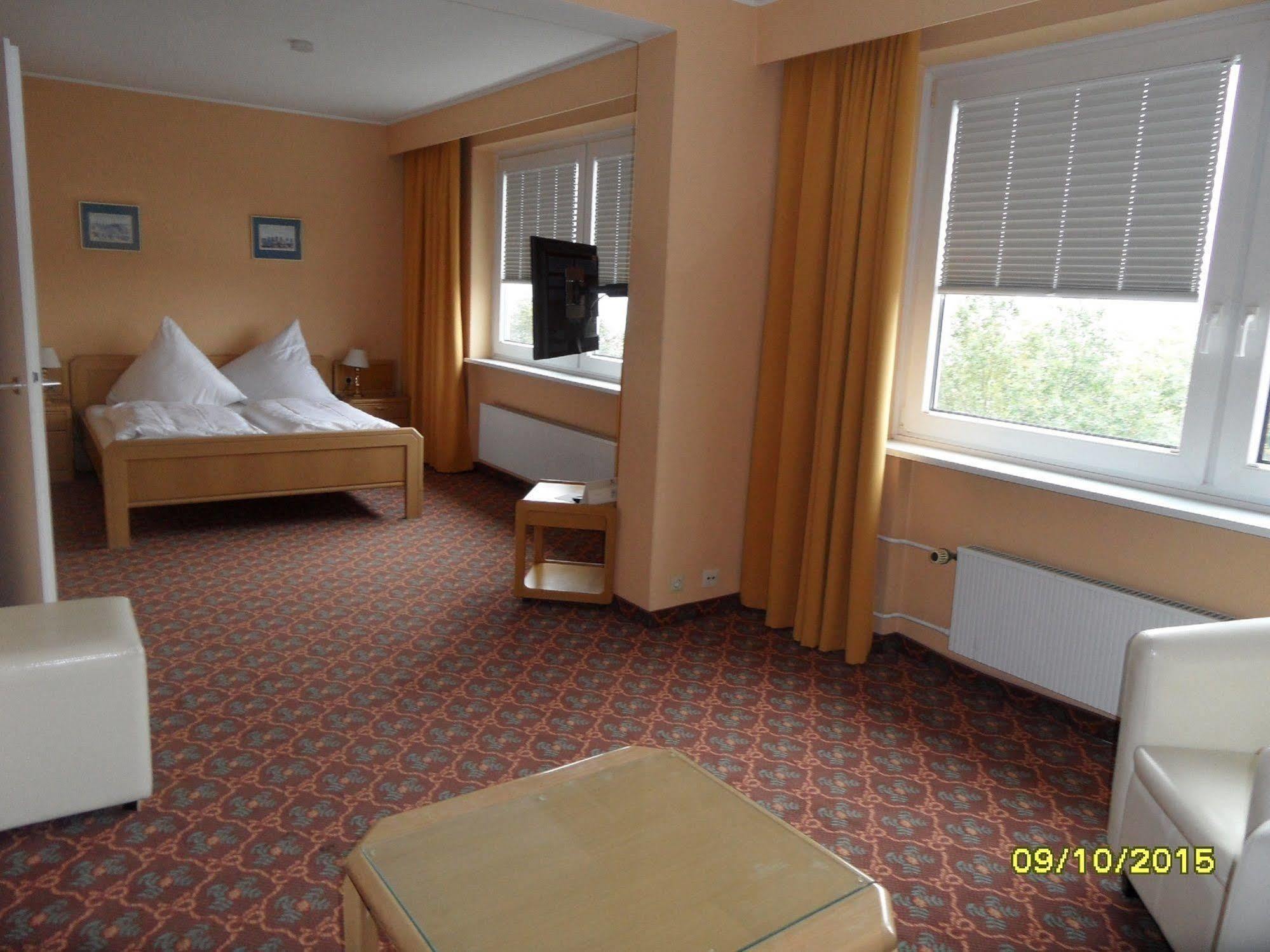 Wiking Hotel Henstedt Ulzburg Bagian luar foto