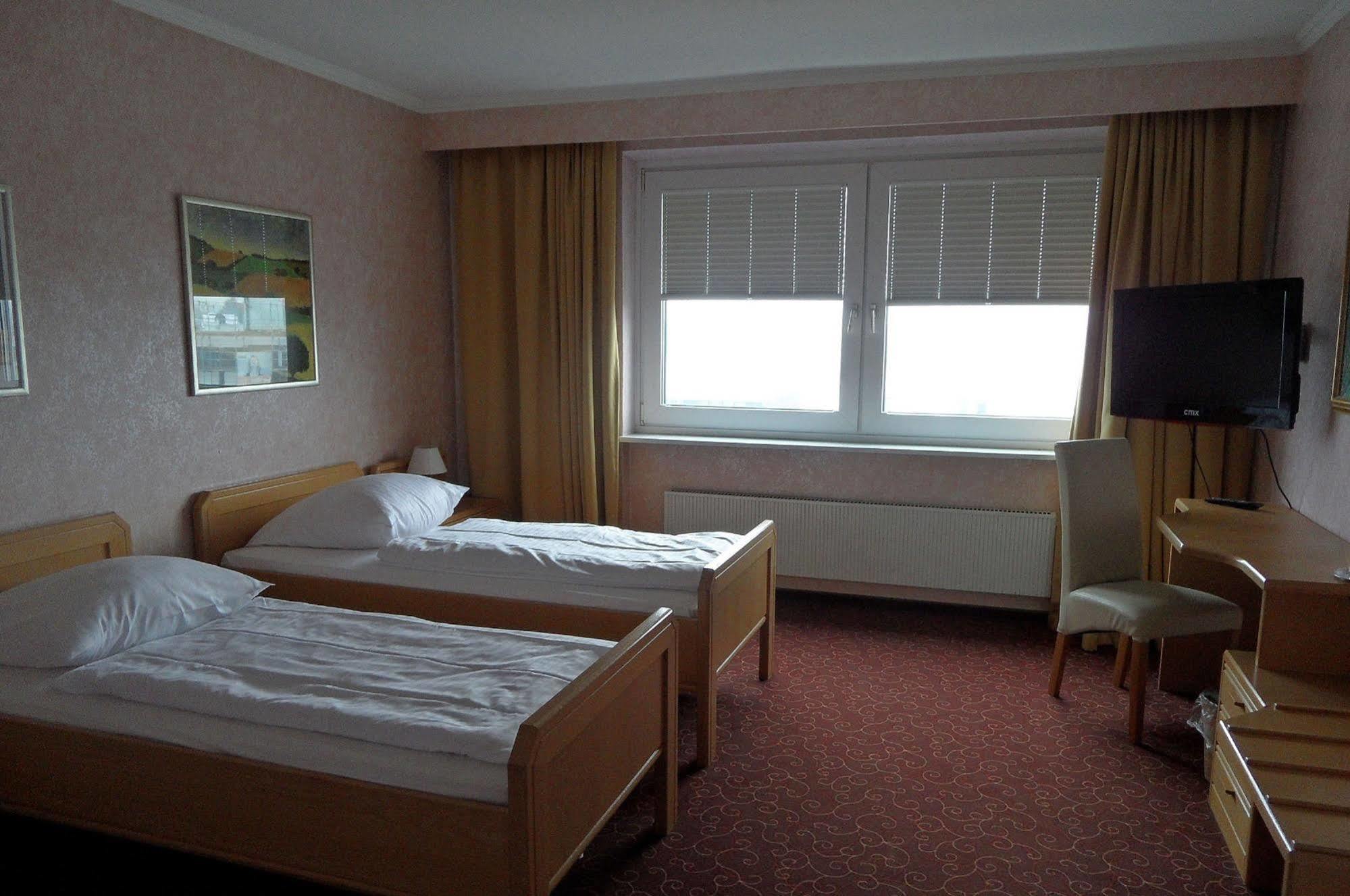 Wiking Hotel Henstedt Ulzburg Bagian luar foto
