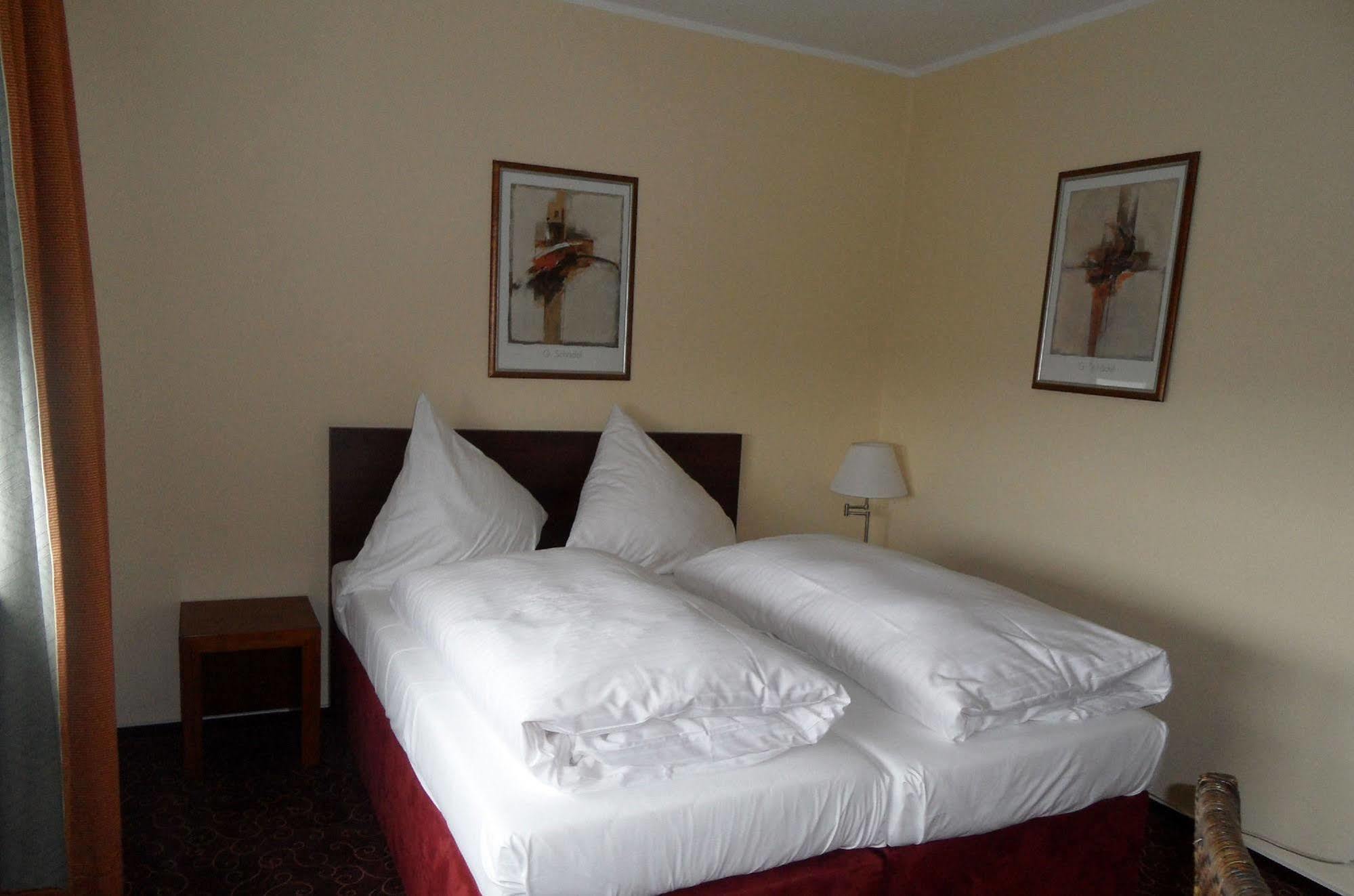 Wiking Hotel Henstedt Ulzburg Bagian luar foto